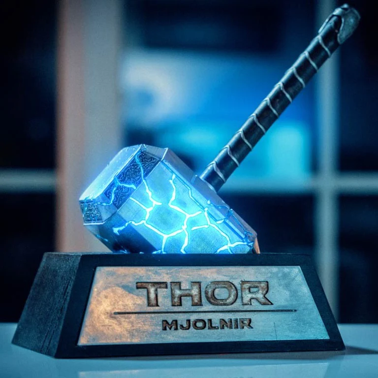 Thor Mjolnir Lumineux